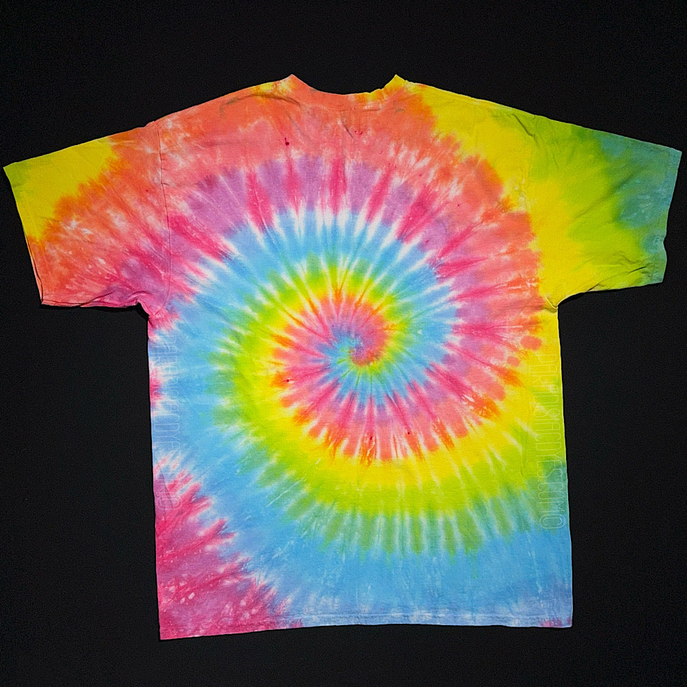 Size 2XL Retro Rainbow Spiral T-Shirt
