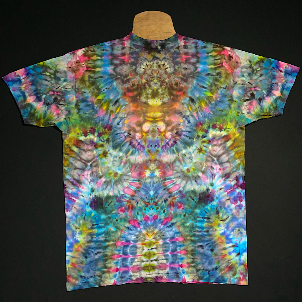 Size XL Psychedelic Mindscape V-Neck Tee