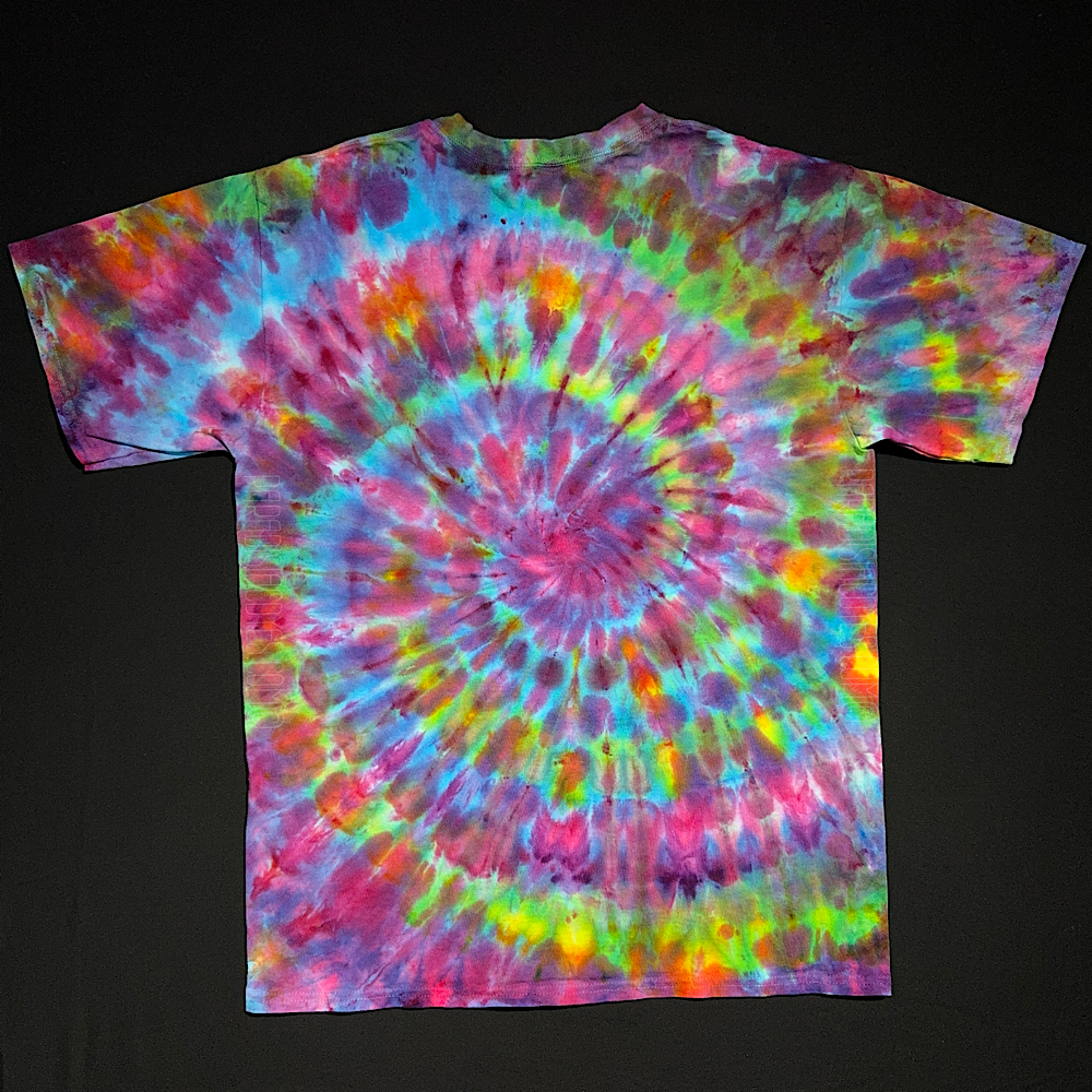 Size Large Confetti Rainbow Spiral T-Shirt