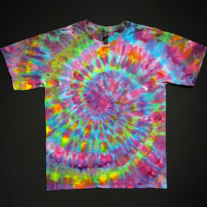 Size Large Confetti Rainbow Spiral T-Shirt