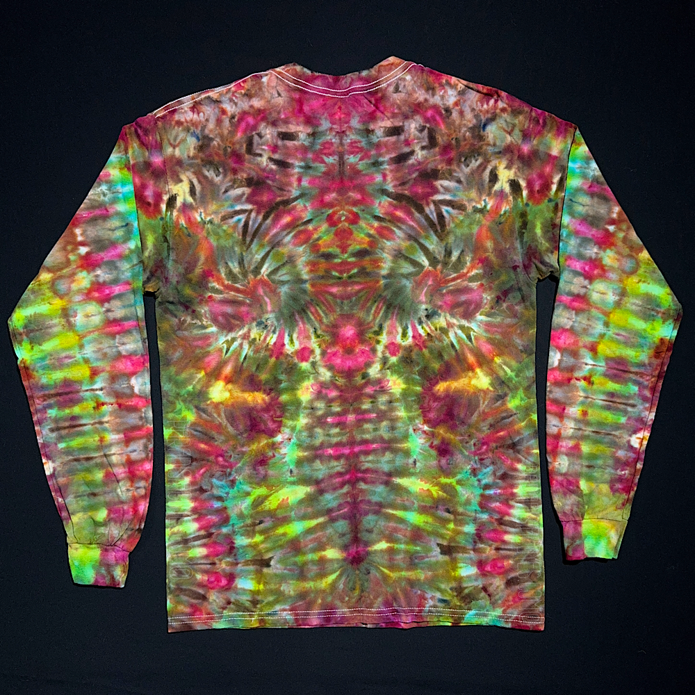 Size Medium Merry Mindscape Long Sleeve Shirt