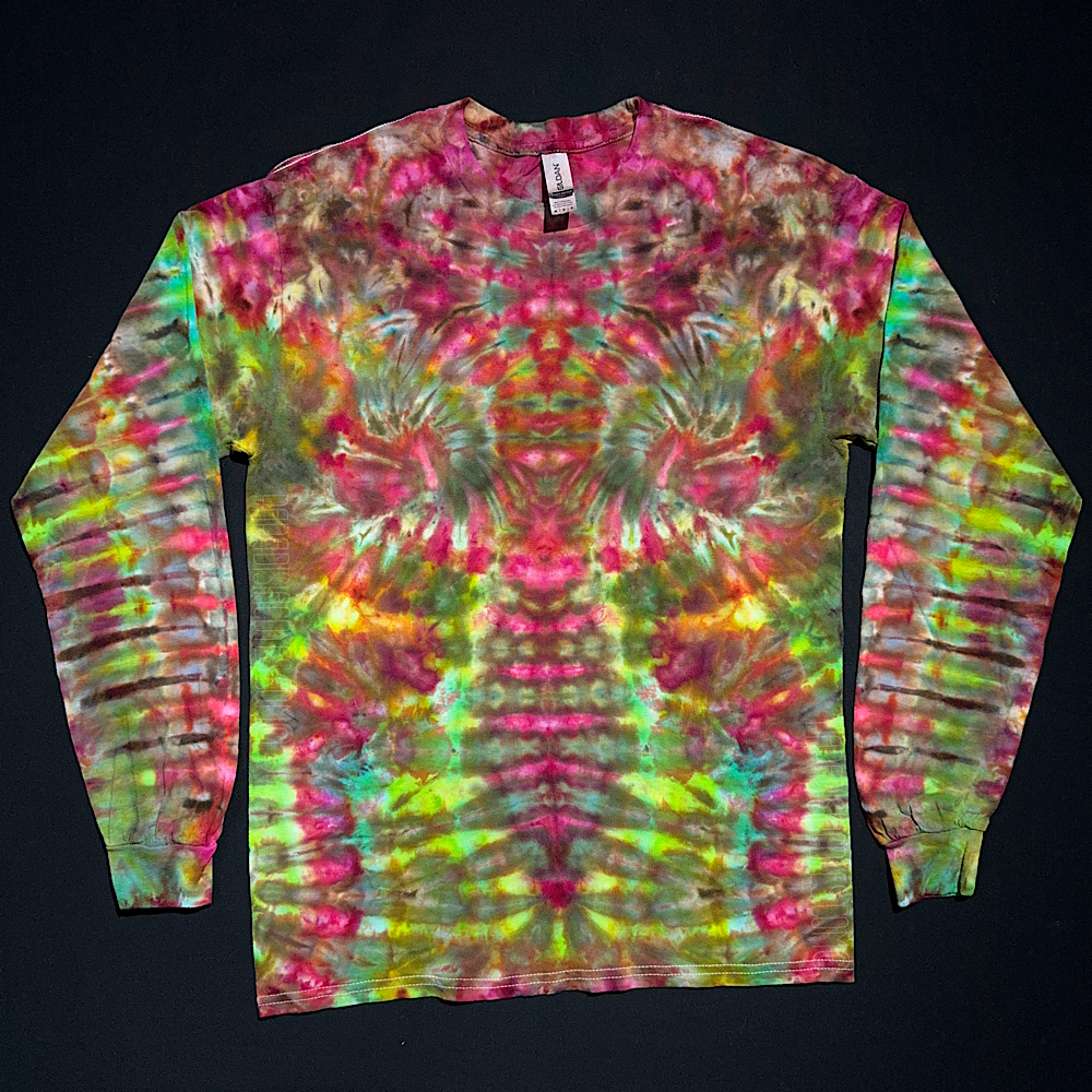 Size Medium Merry Mindscape Long Sleeve Shirt