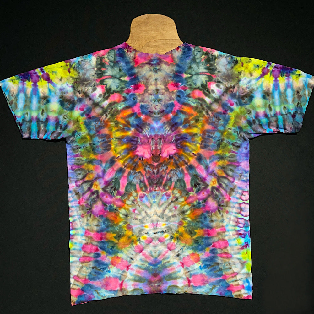 Size Medium Psychedelic Mindscape V-Neck Tee
